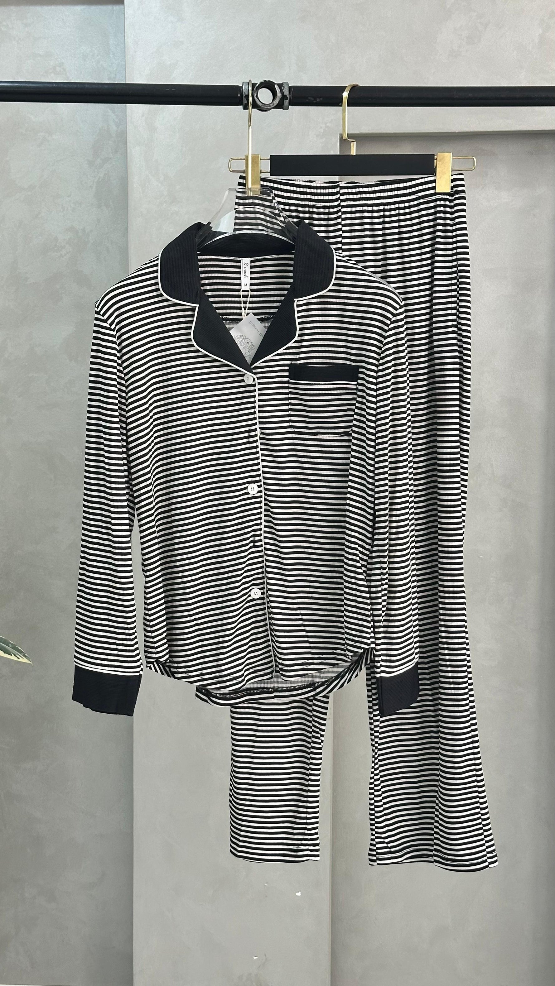 بيجامة نسائي بياقة