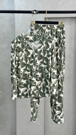 بيجامة نسائي بزهور متباينة