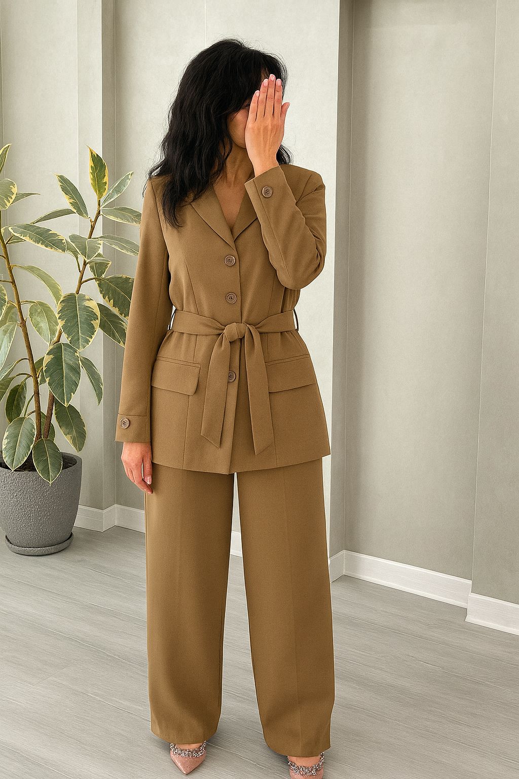 بدلة نسائي ازرار و حزام