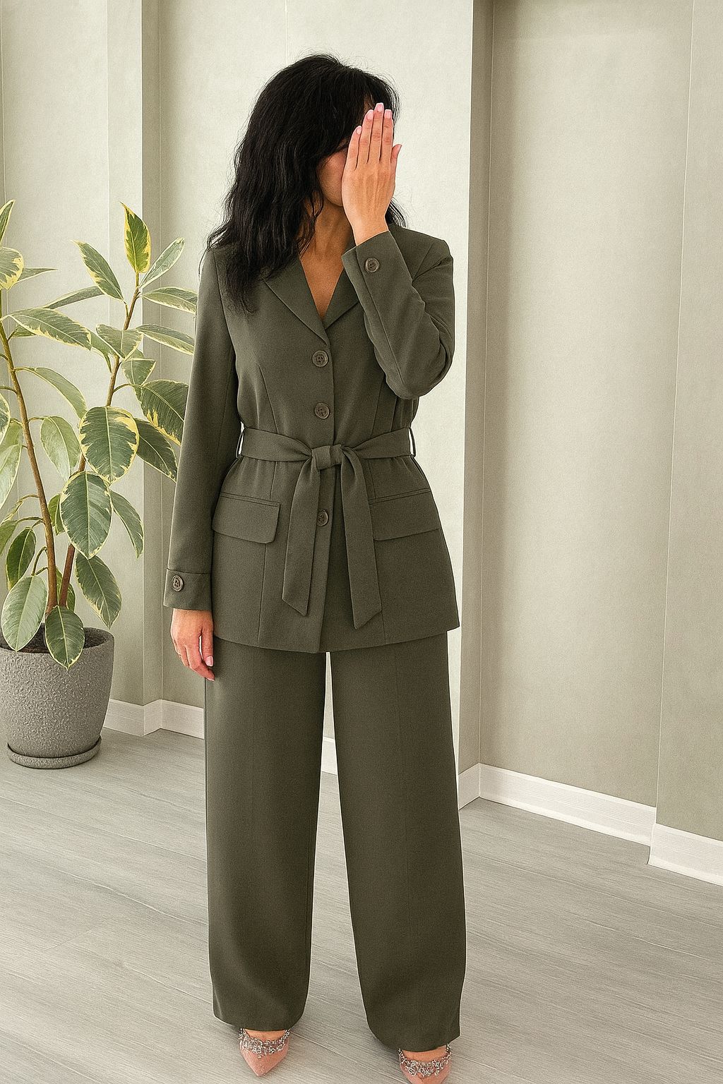 بدلة نسائي ازرار و حزام