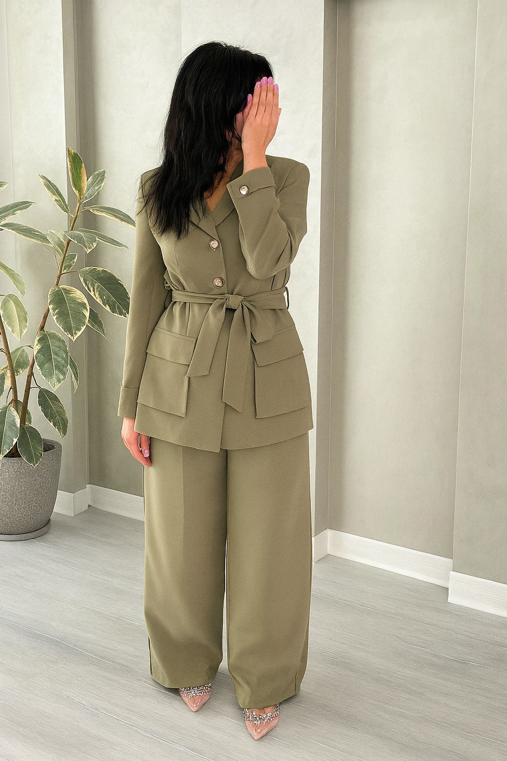 بدلة نسائي ازرار و حزام