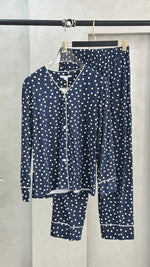 بيجامة نسائي مبرقعة