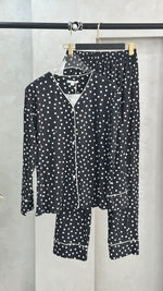 بيجامة نسائي مبرقعة