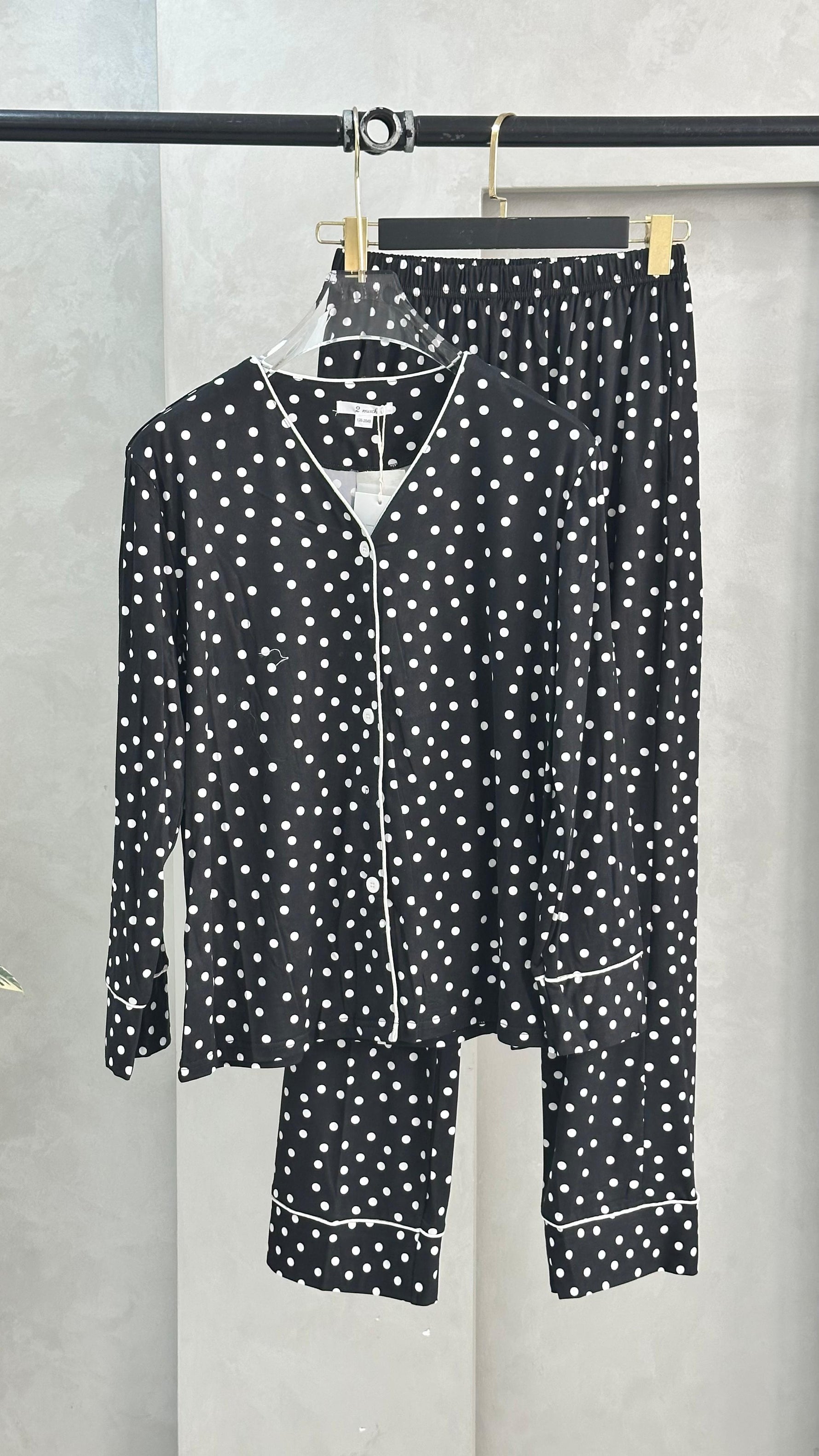 بيجامة نسائي مبرقعة