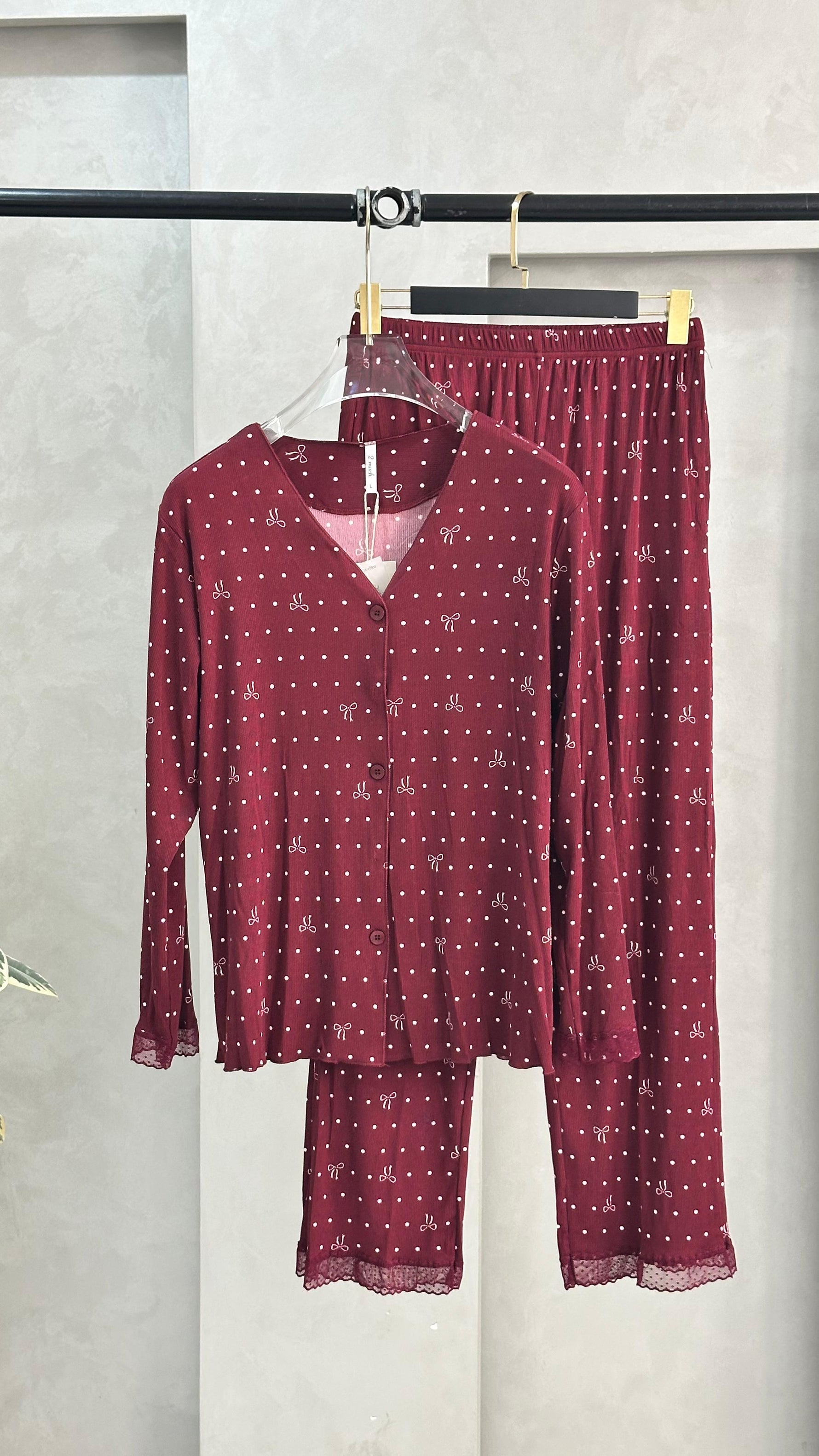 بيجامة نسائي منقشة بنعومة