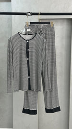 بيجامة نسائي مخططة عرضيا