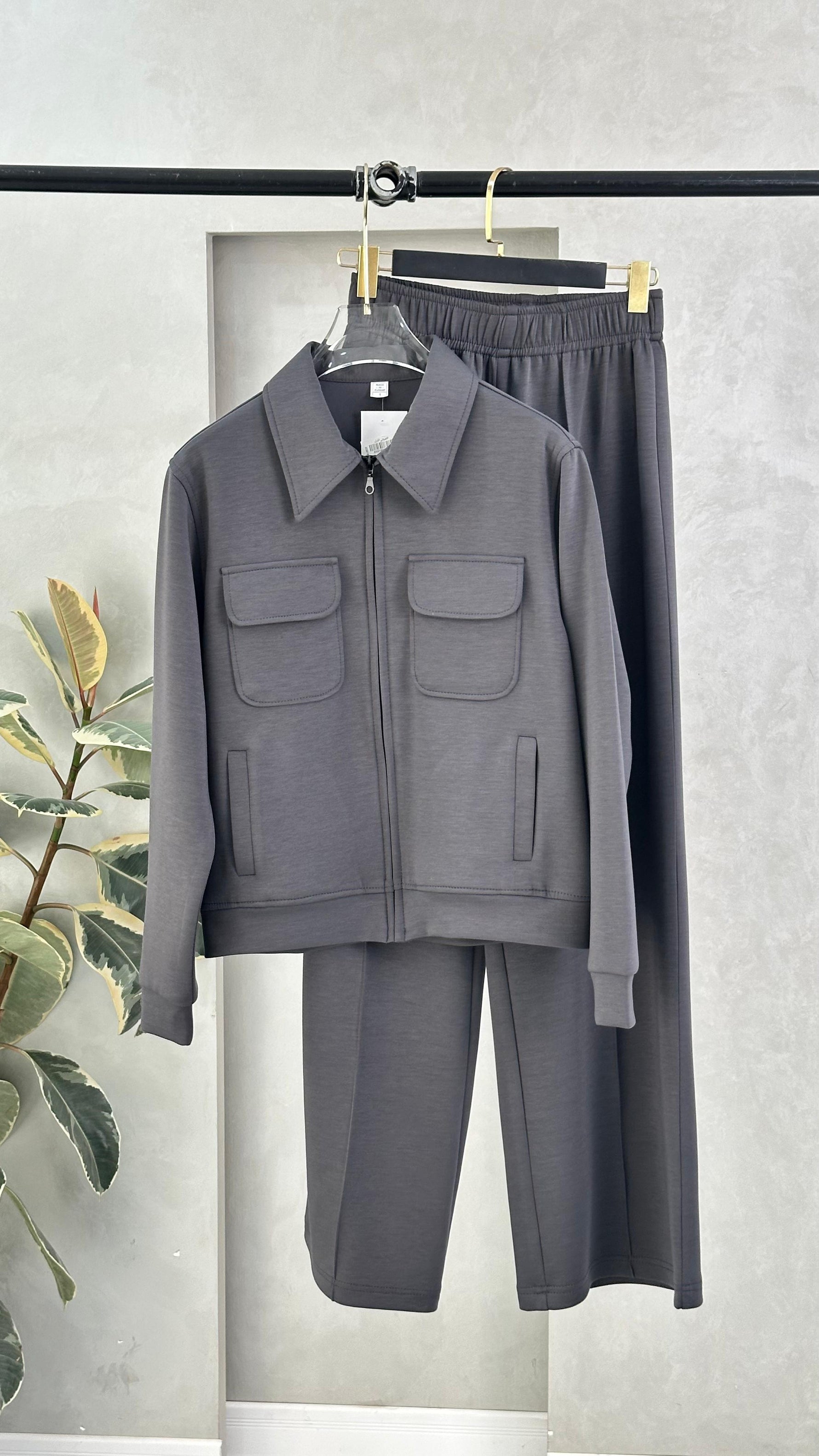 بدلة نسائي بجيوب