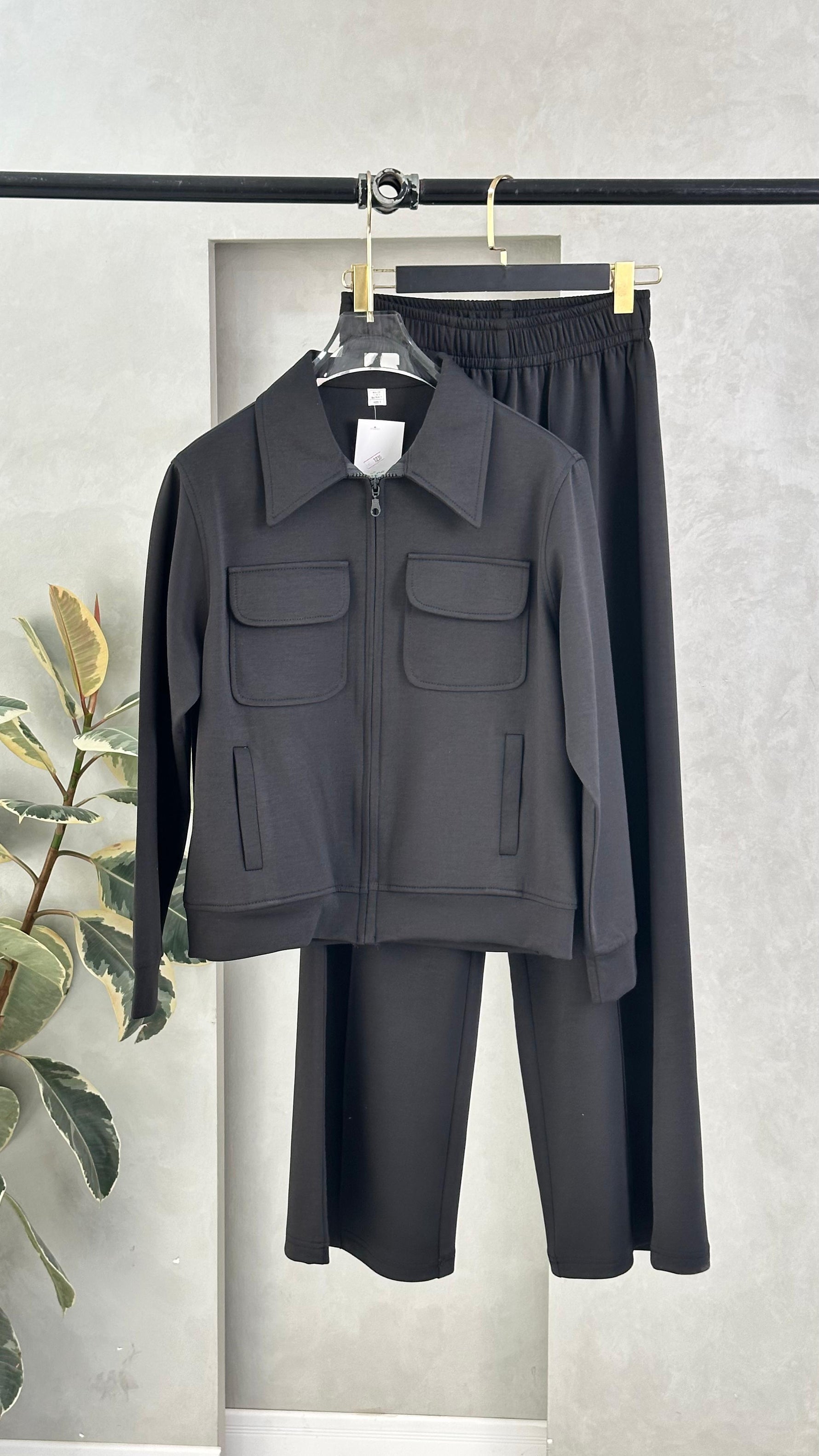 بدلة نسائي بجيوب