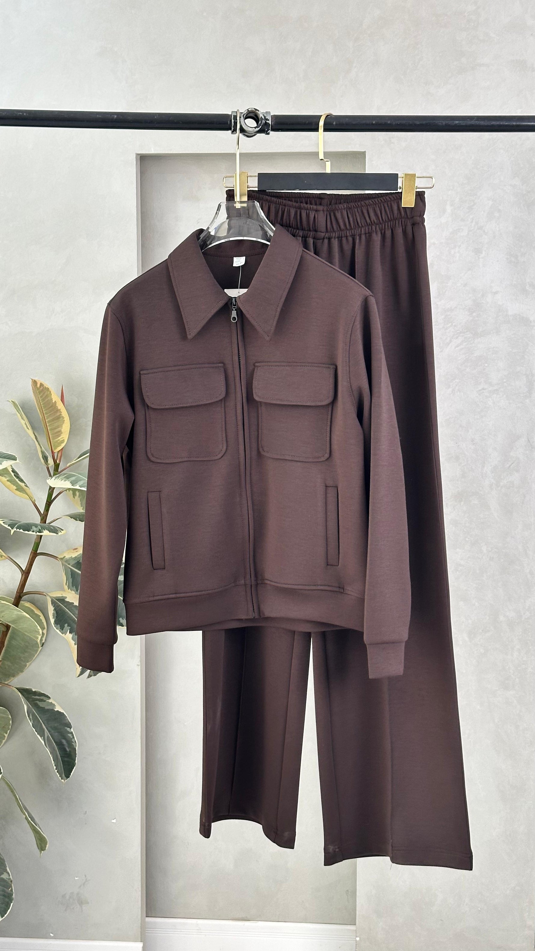 بدلة نسائي بجيوب