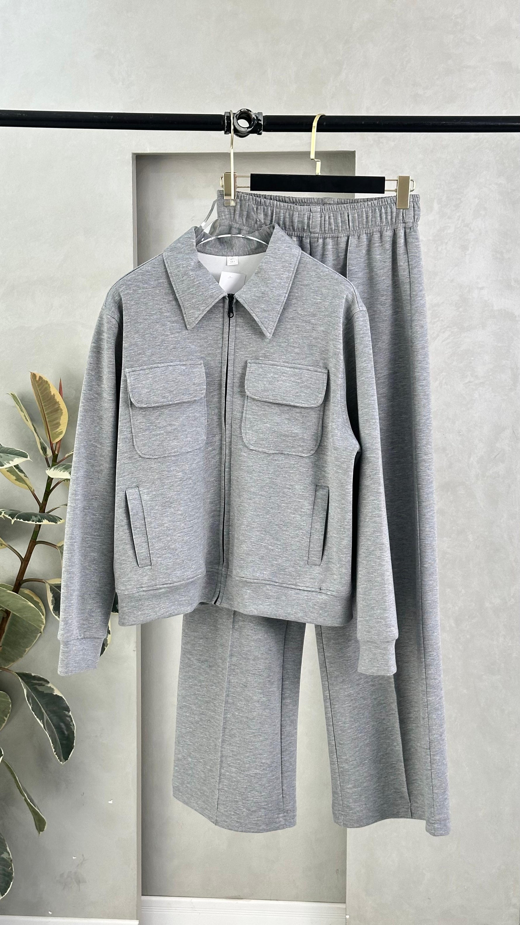 بدلة نسائي بجيوب