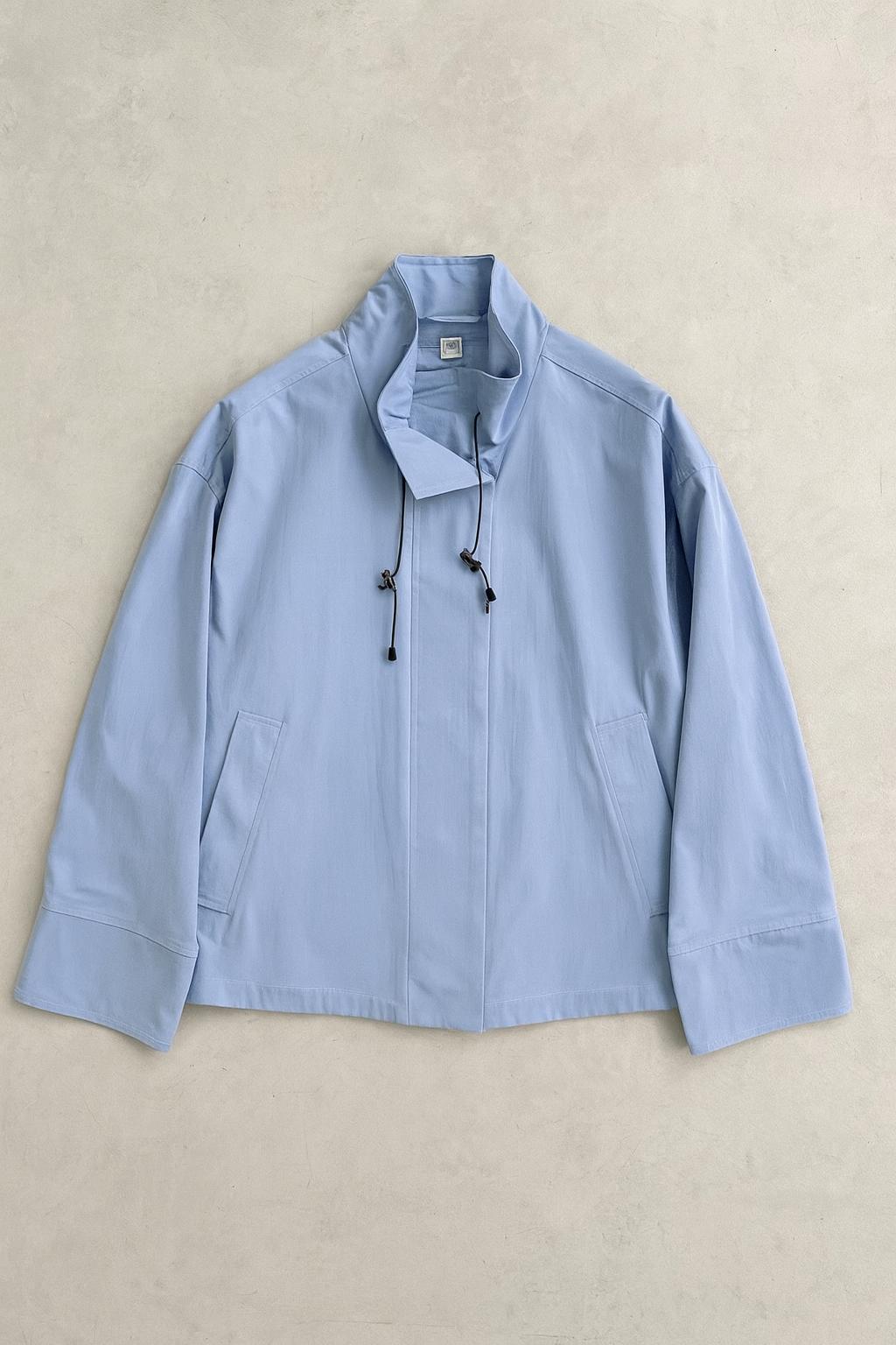 جاكيت نسائي كم عريض