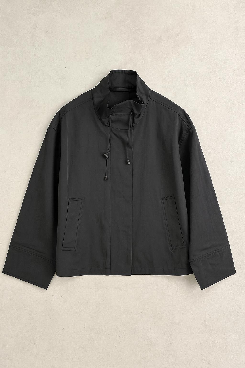 جاكيت نسائي كم عريض