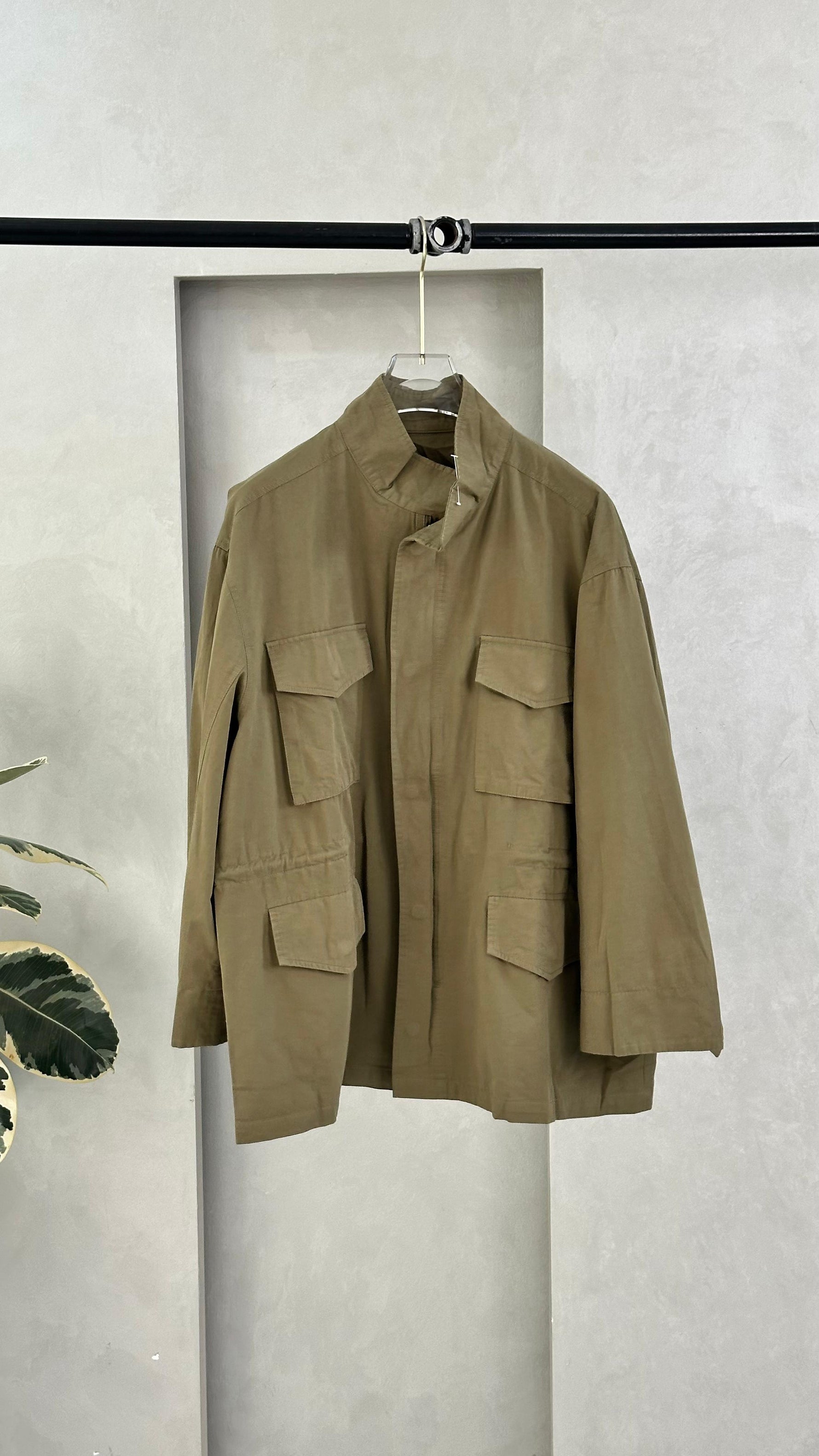 جاكيت عملي بجيوب علوية كبيرة