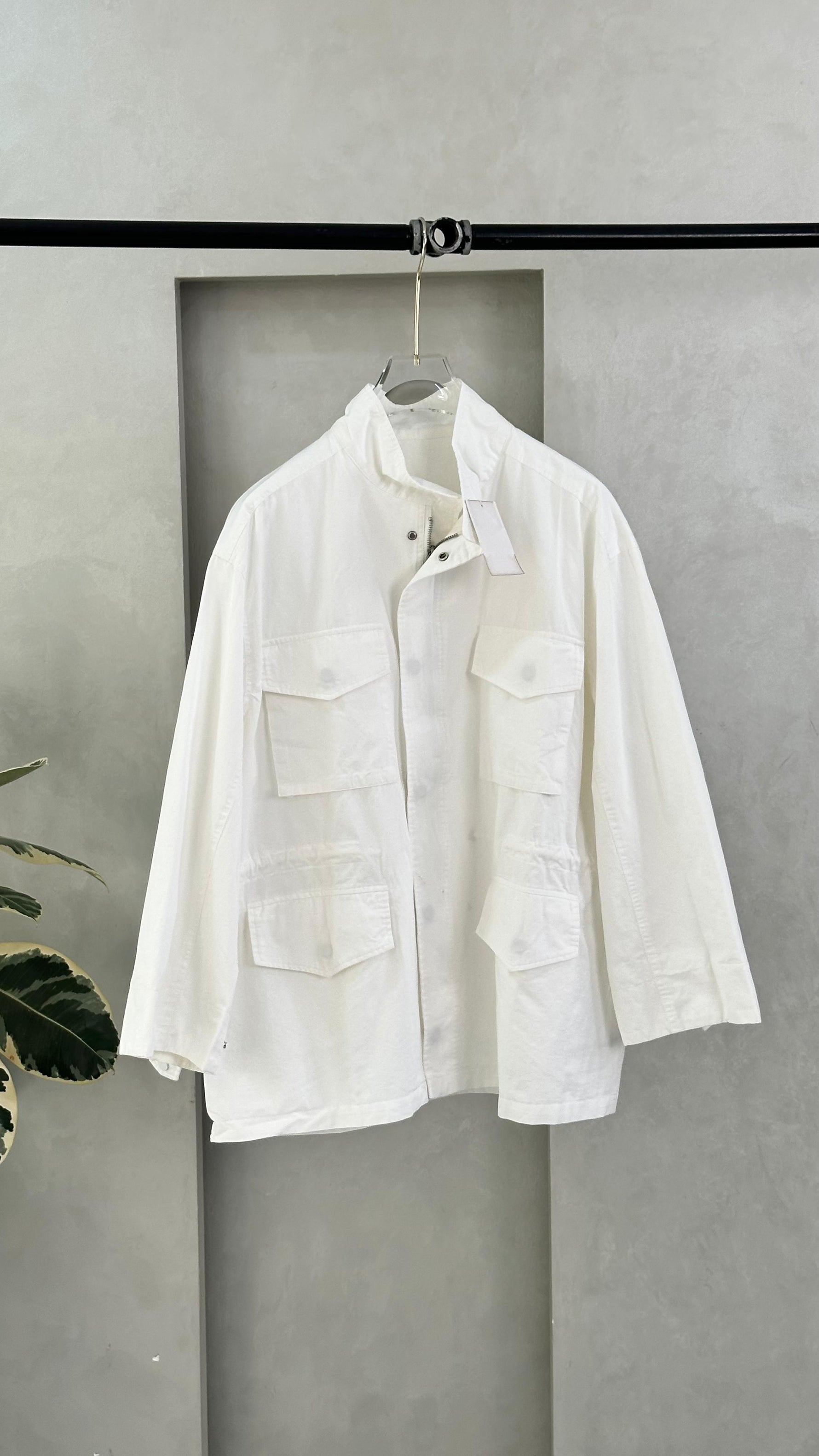 جاكيت عملي بجيوب علوية كبيرة