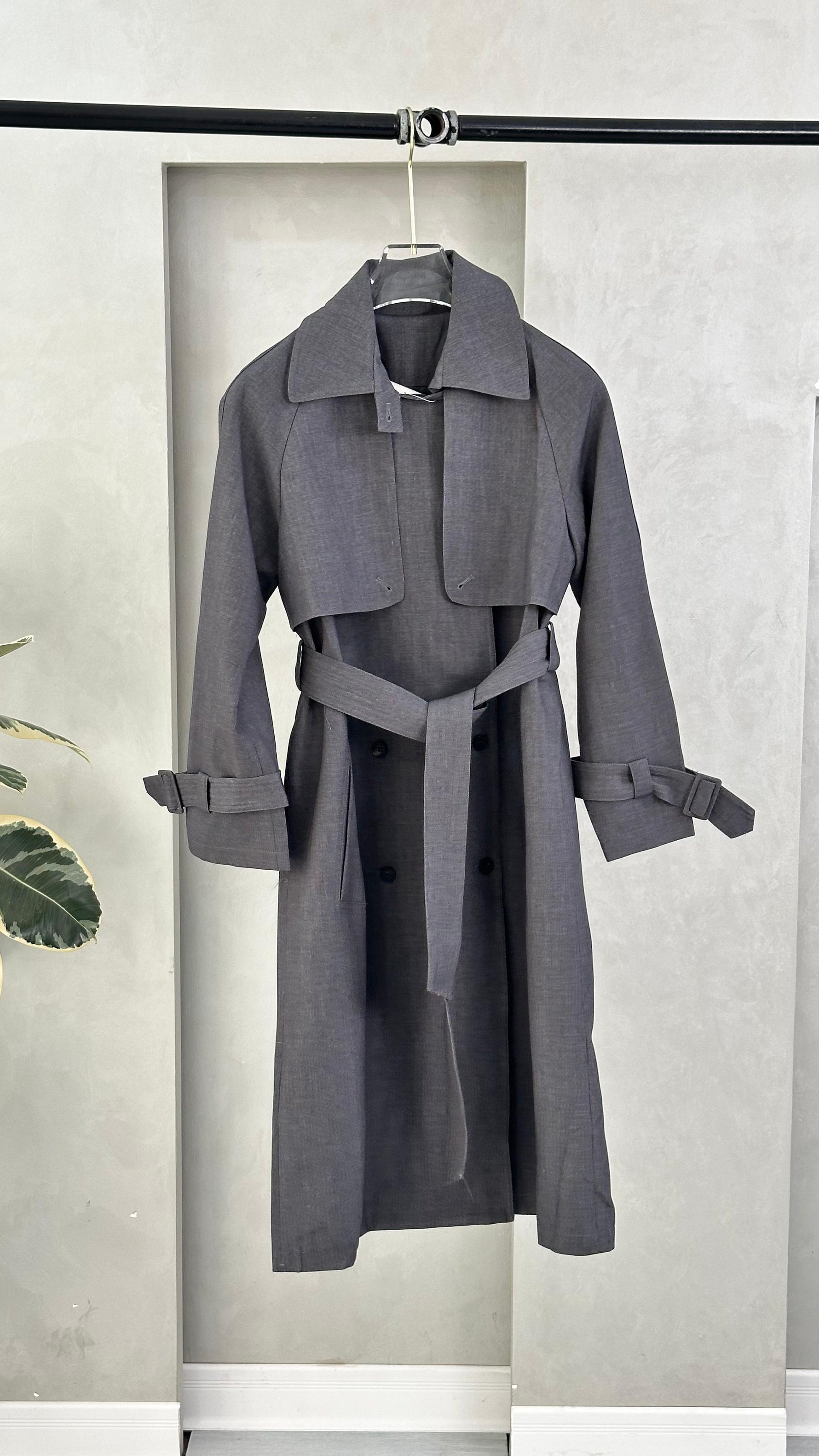 معطف كلاسيكي طويل بحزام ربط