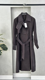 جاكيت نسائي بياقة عريضة وحزام