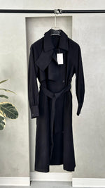 جاكيت نسائي بياقة عريضة وحزام