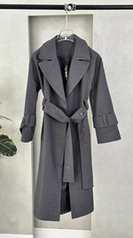 معطف كلاسيكي بياقة مطوية وحزام خصر