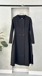 جاكيت نسائي بصف أزرار مزدوج وقصة واسعة