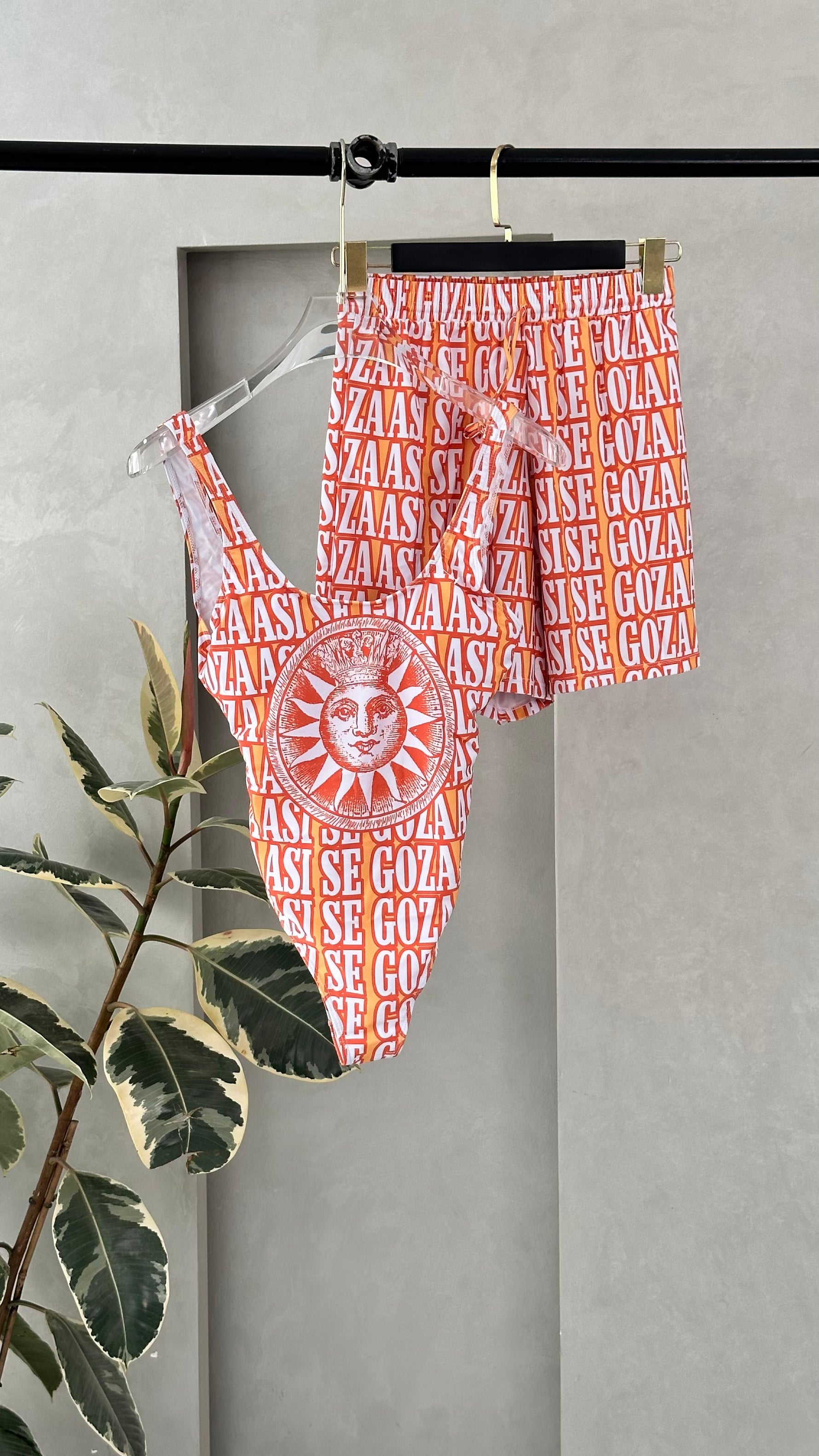 طقم ملابس سباحة بطبعة الشمس