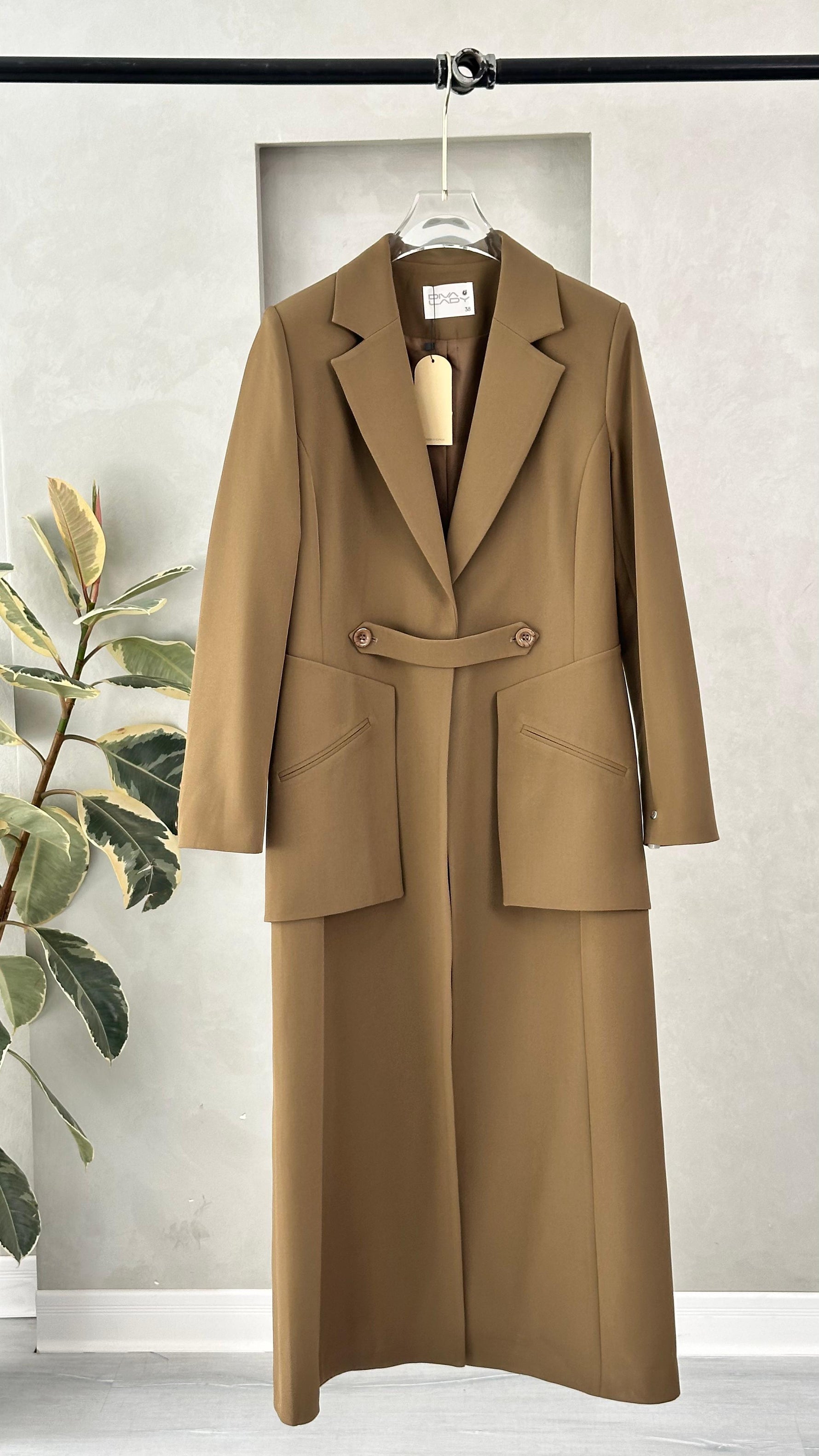 جاكيت نسائي بقص جانبية