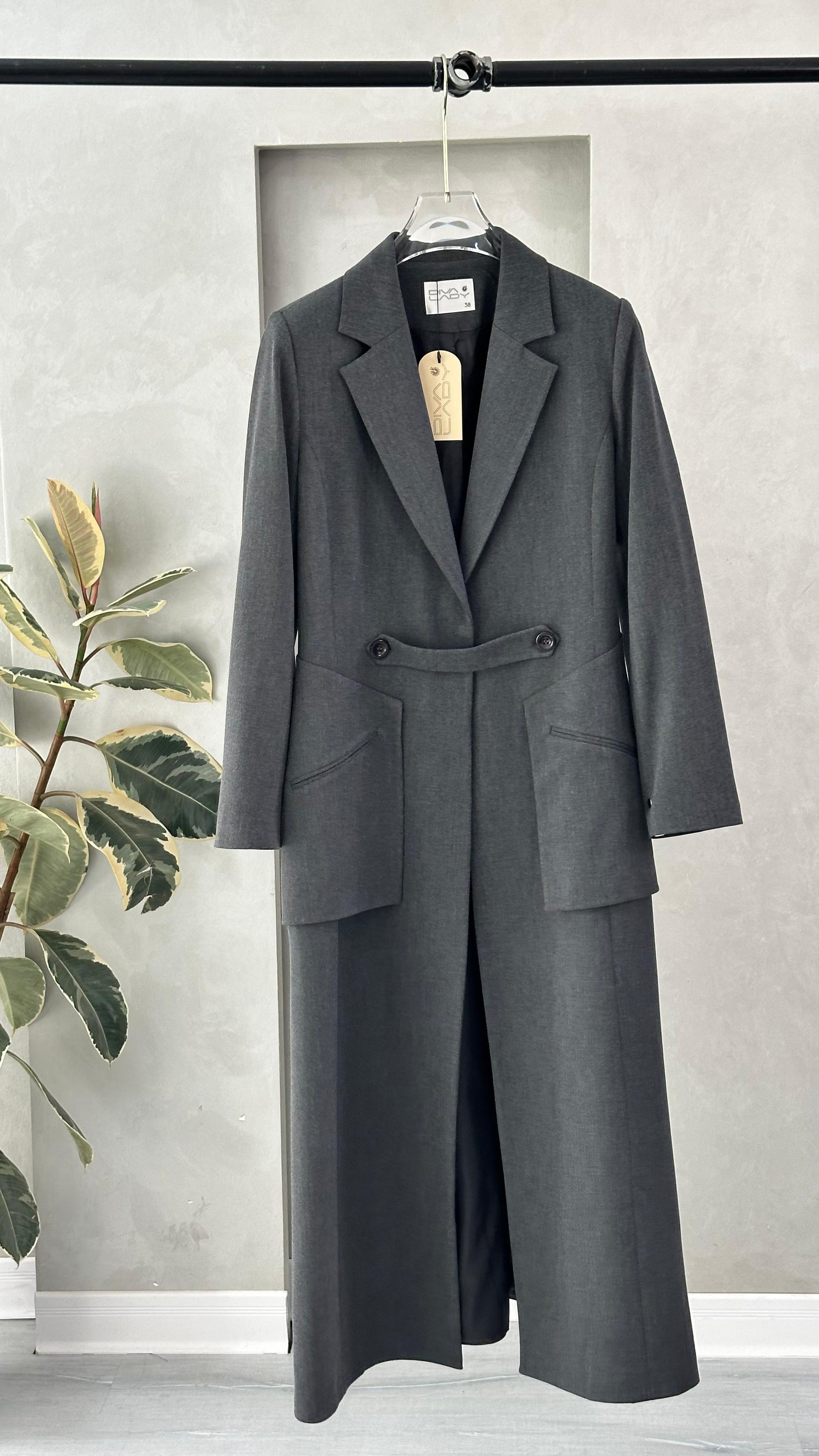 جاكيت نسائي بقص جانبية