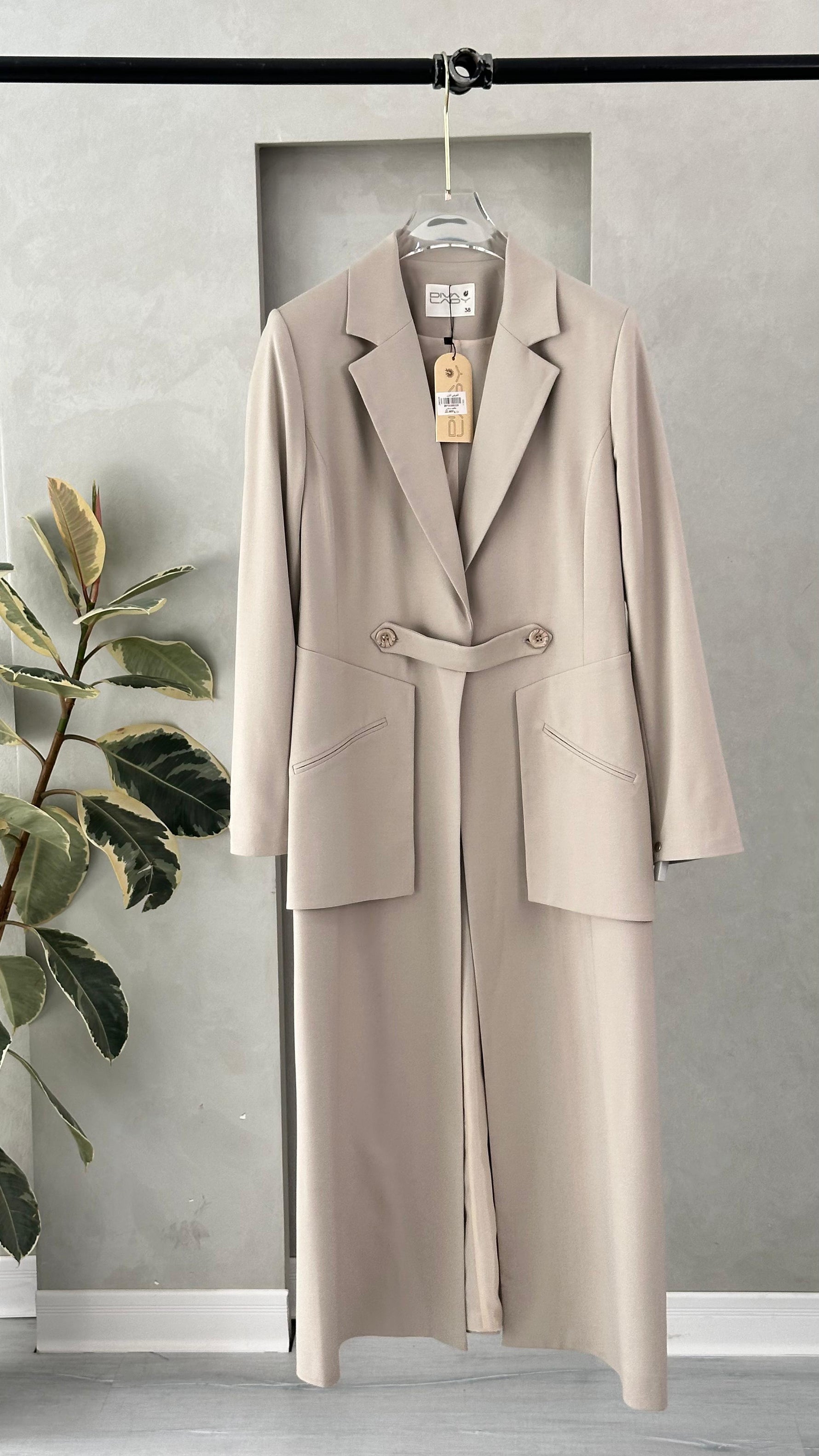 جاكيت نسائي بقص جانبية