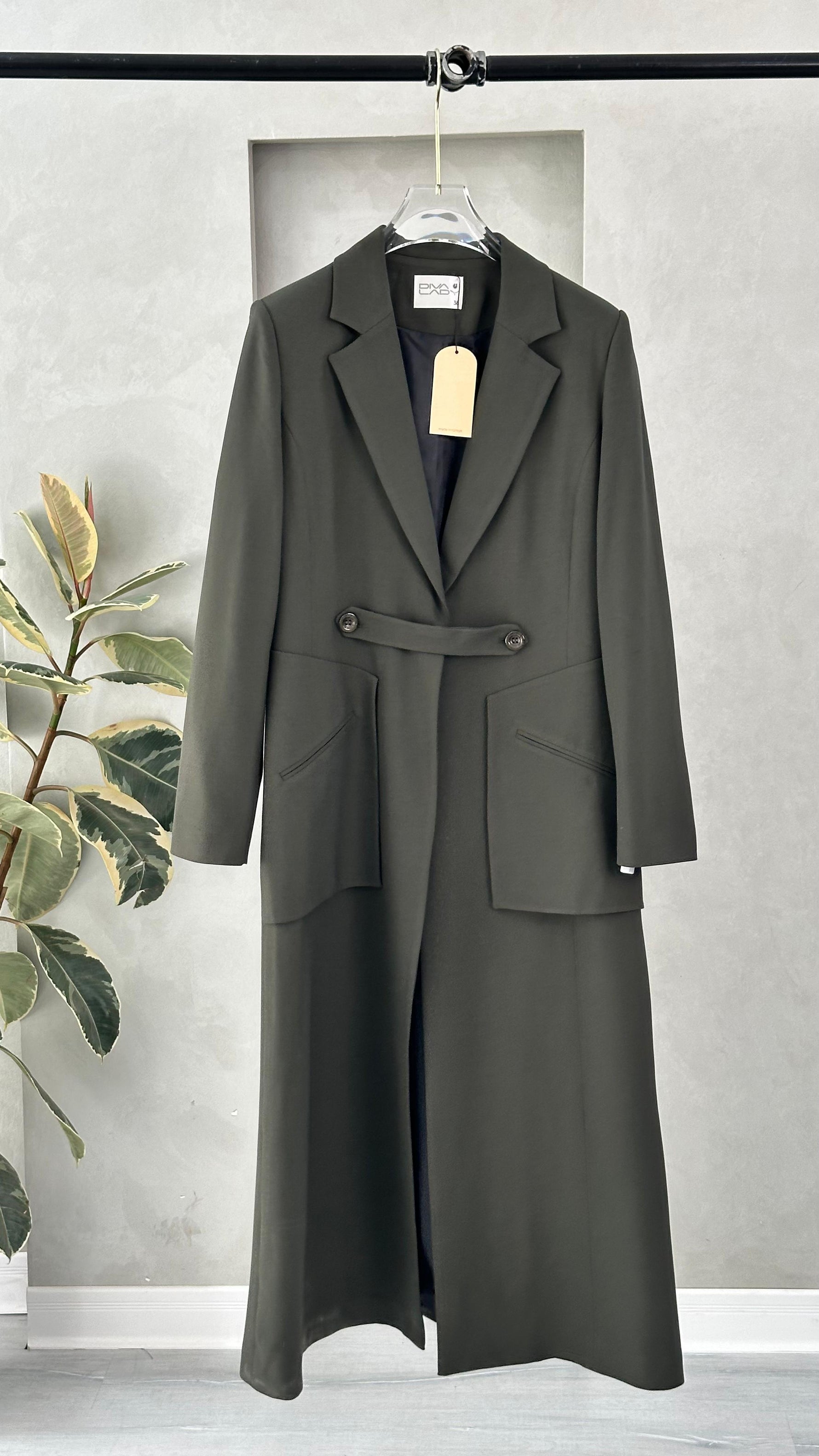 جاكيت نسائي بقص جانبية