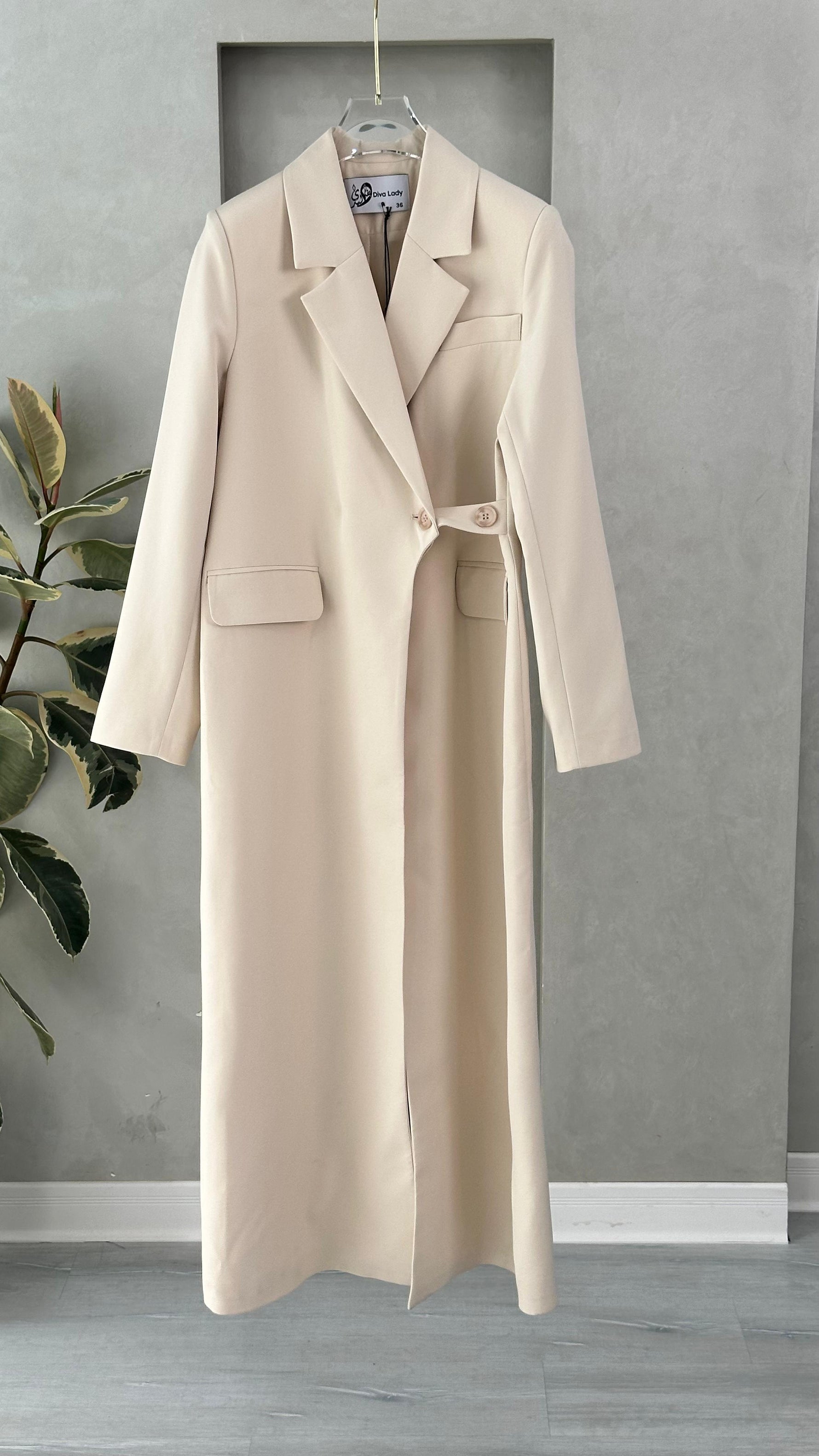 جاكيت حزام ع جنب ازرار