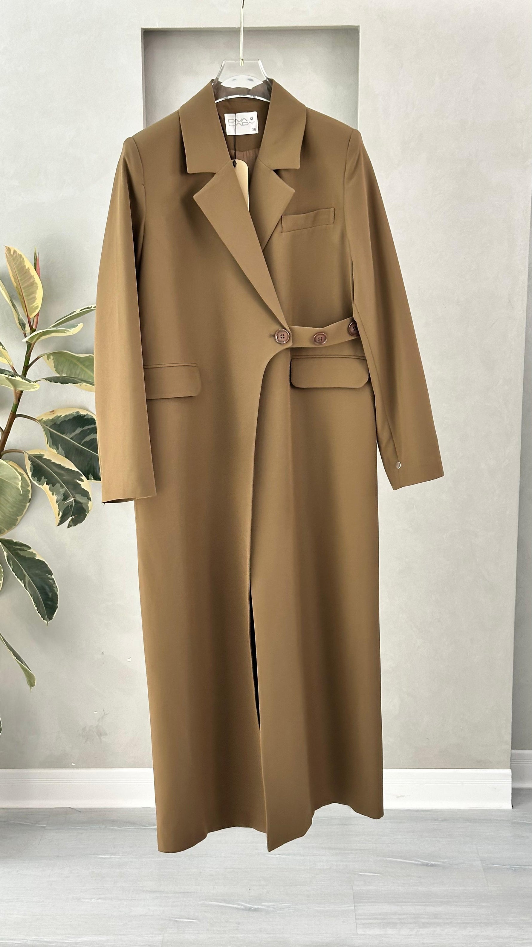 جاكيت حزام ع جنب ازرار