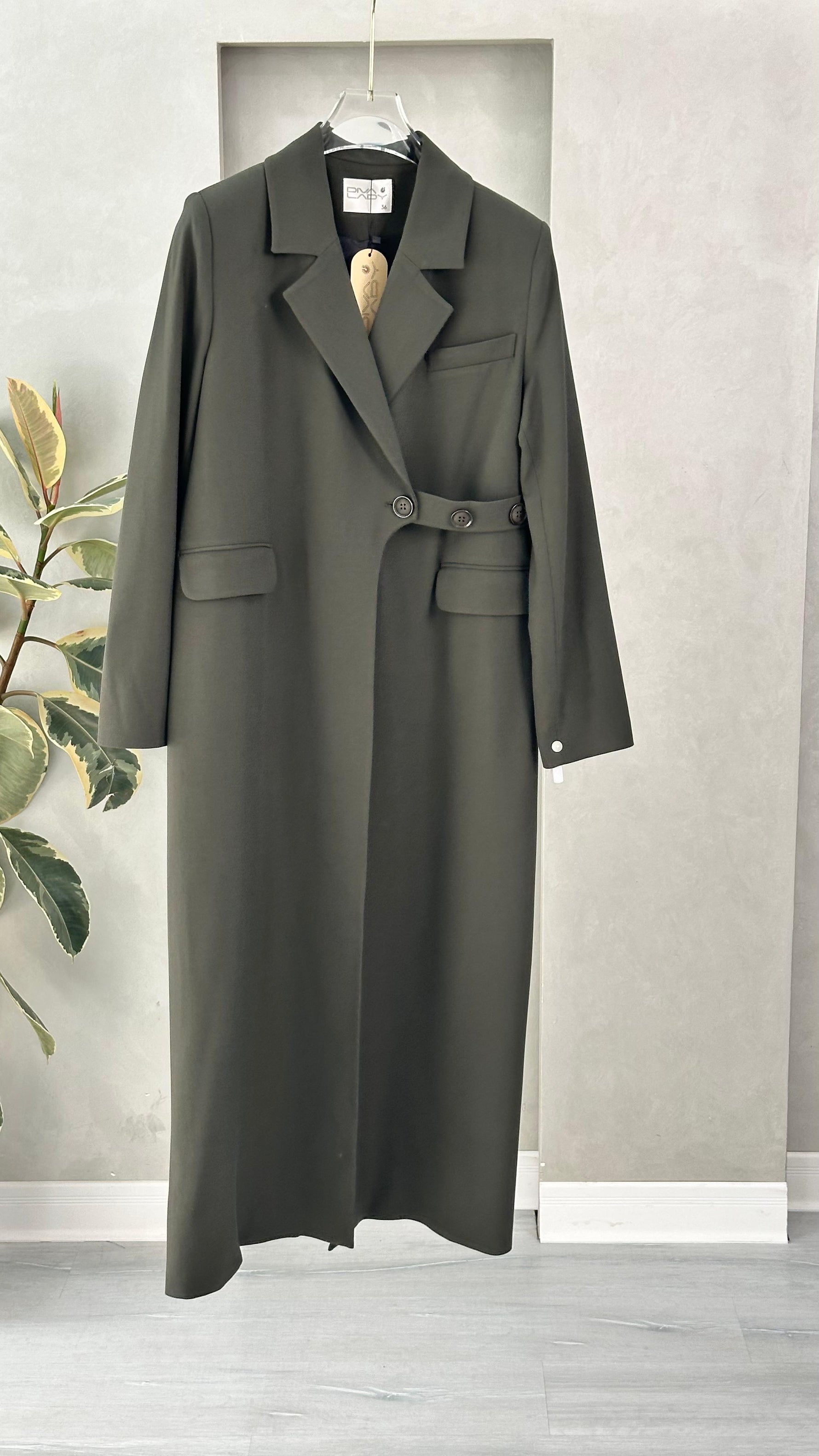 جاكيت حزام ع جنب ازرار