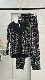 بيجامة بطبعة ورود ودانتيل