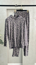 طقم نسائي بطبعة مميزة