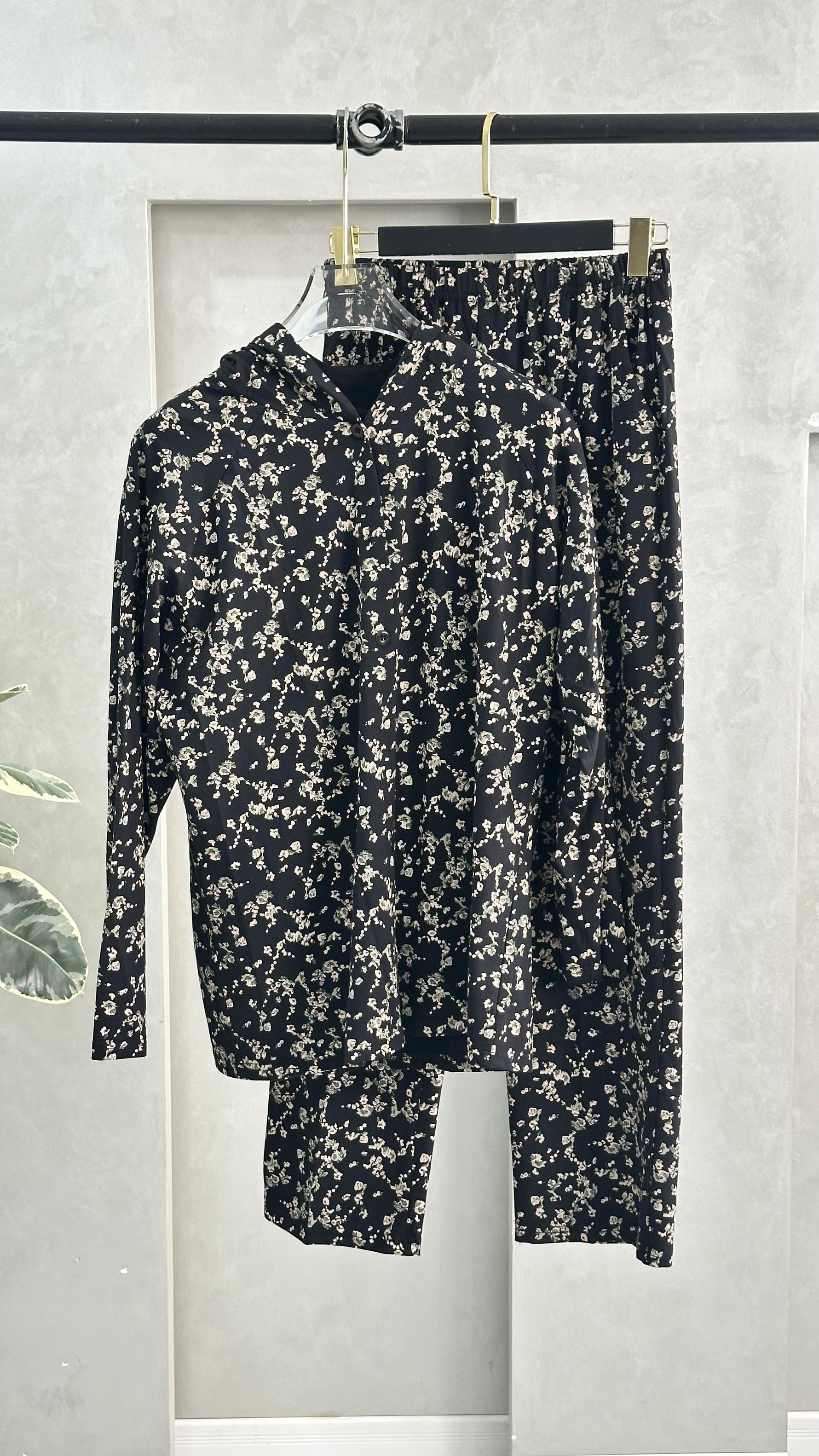 طقم نسائي بطبعة مميزة