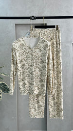 بيجامة نسائي