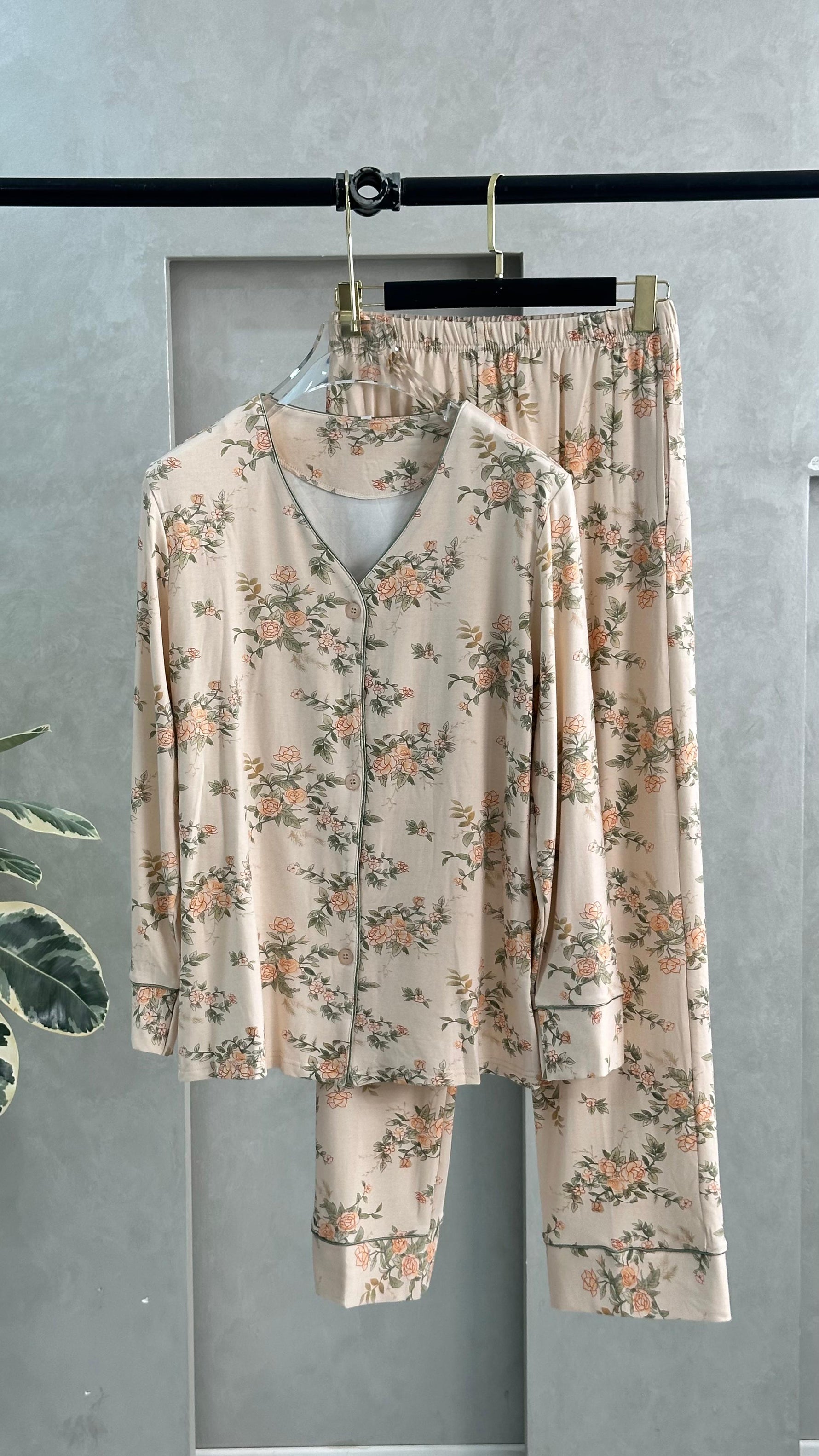 بيجامة نسائي موردة