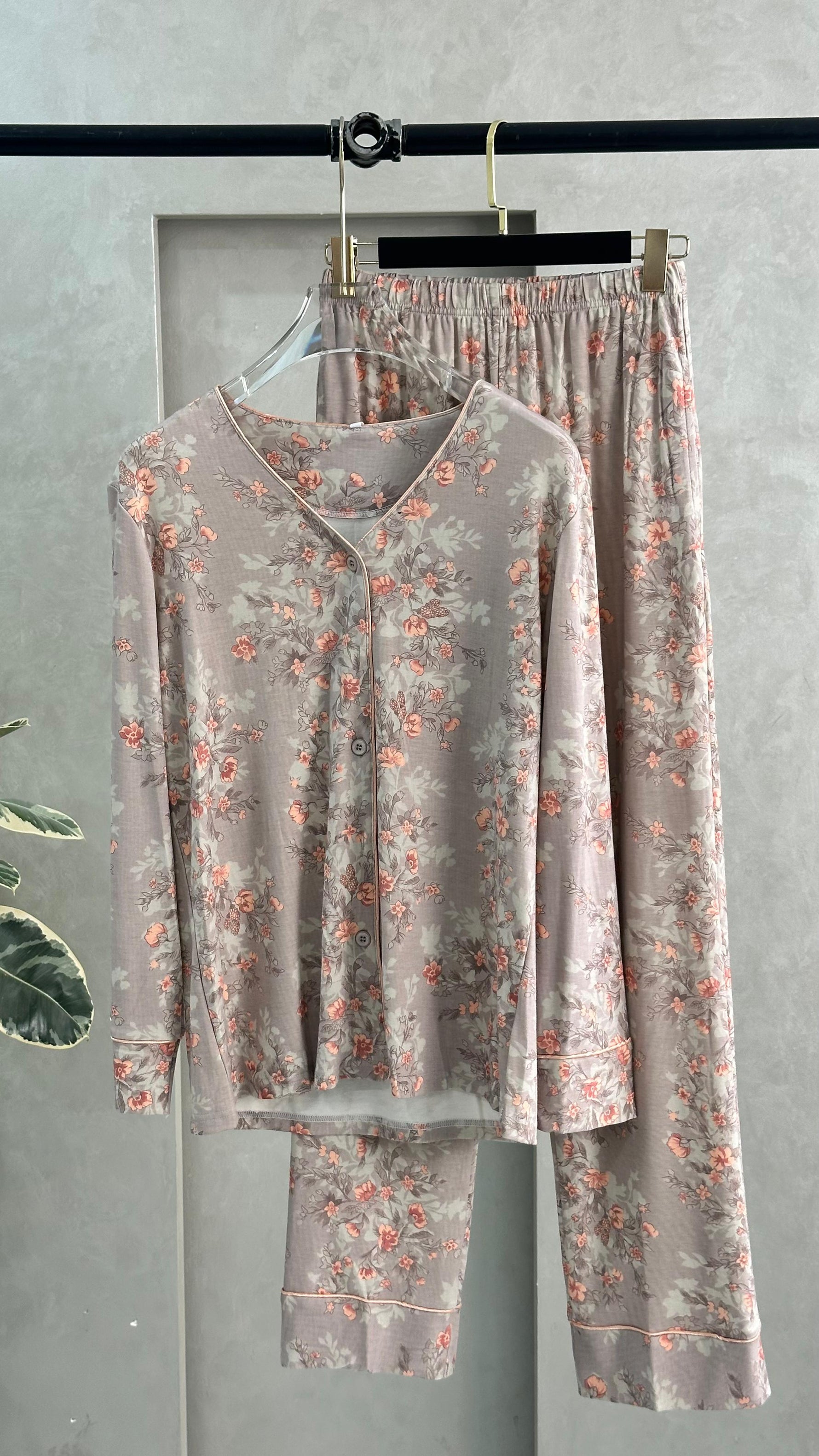 بيجامة نسائي منزلي