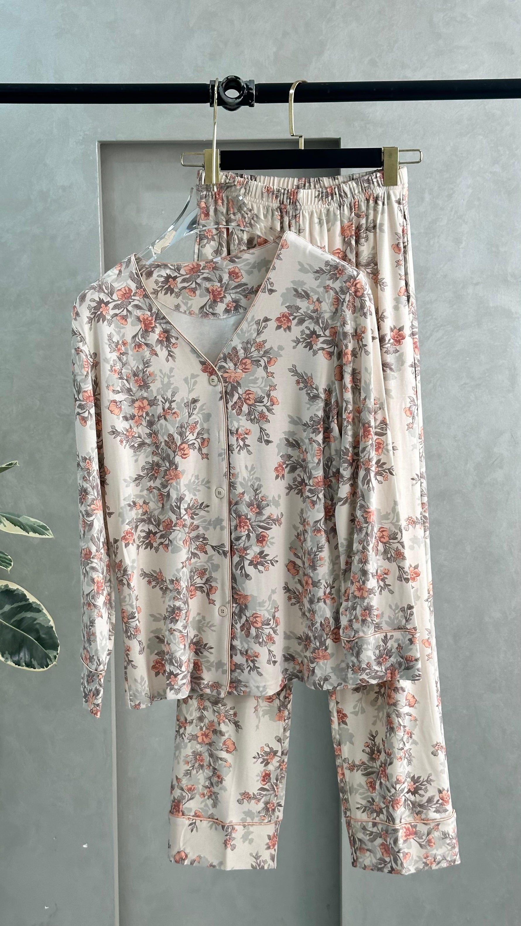 بيجامة نسائي منزلي