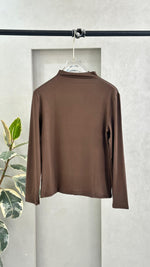 توب نسائي ضيق