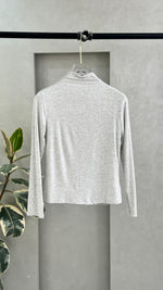 توب نسائي ضيق