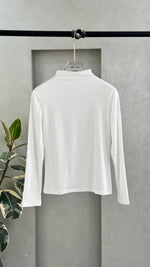 توب نسائي ضيق