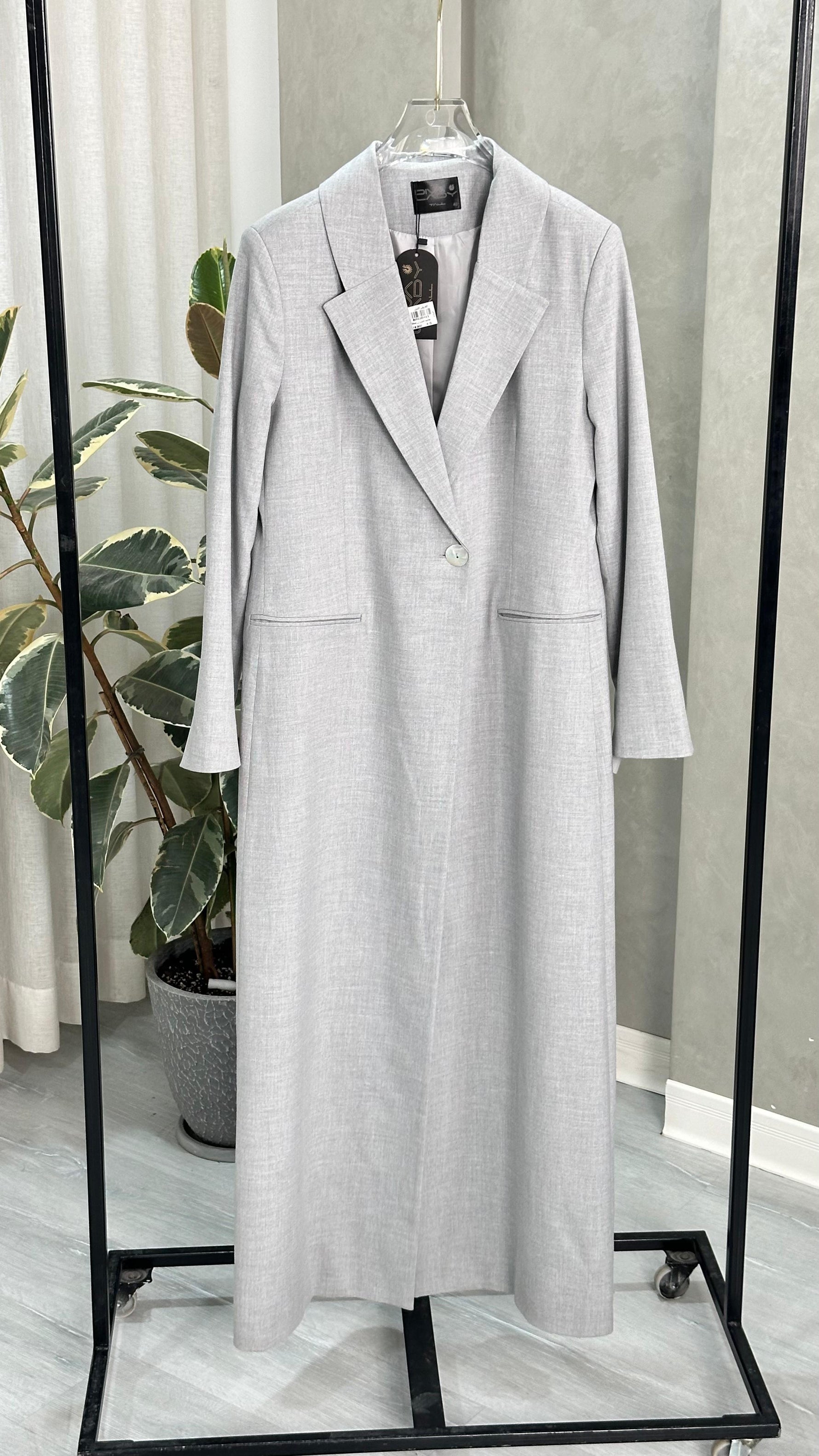 جاكيت نسائي مع زر