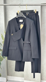 بدلة نسائي برباط جانبي