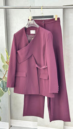 بدلة نسائي برباط جانبي