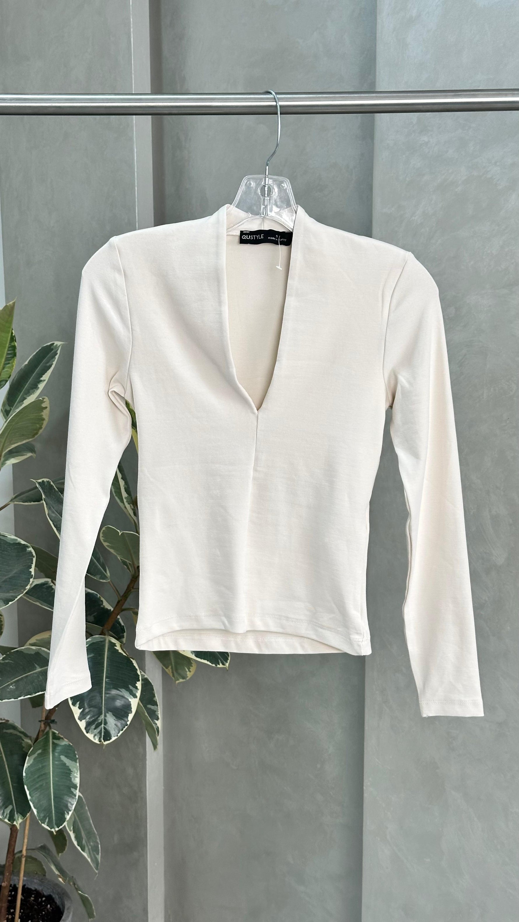 بلوزة نسائية