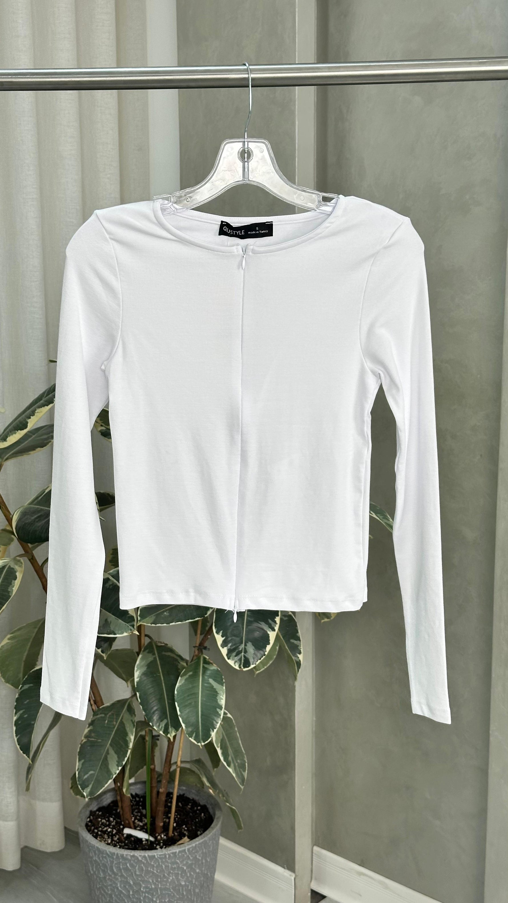 توب نسائي باكمام