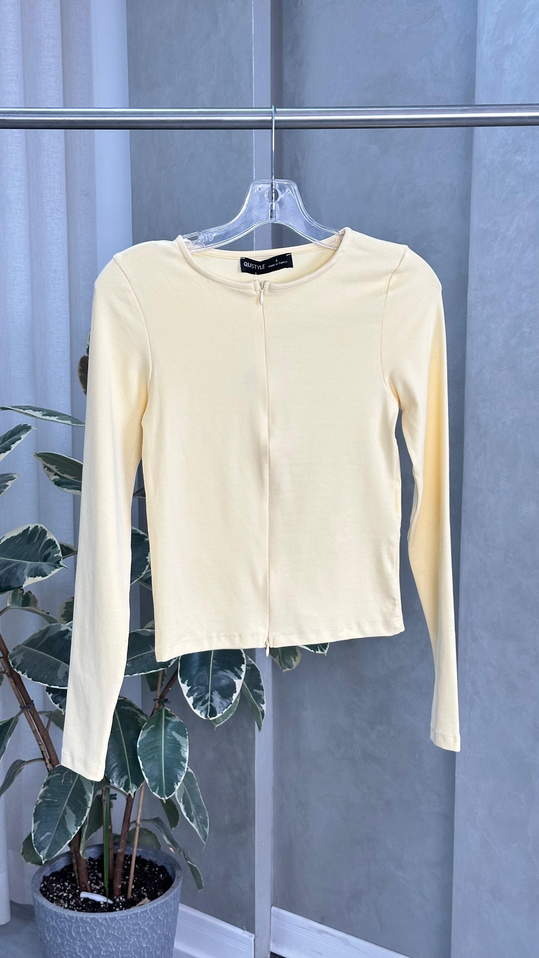 توب نسائي باكمام