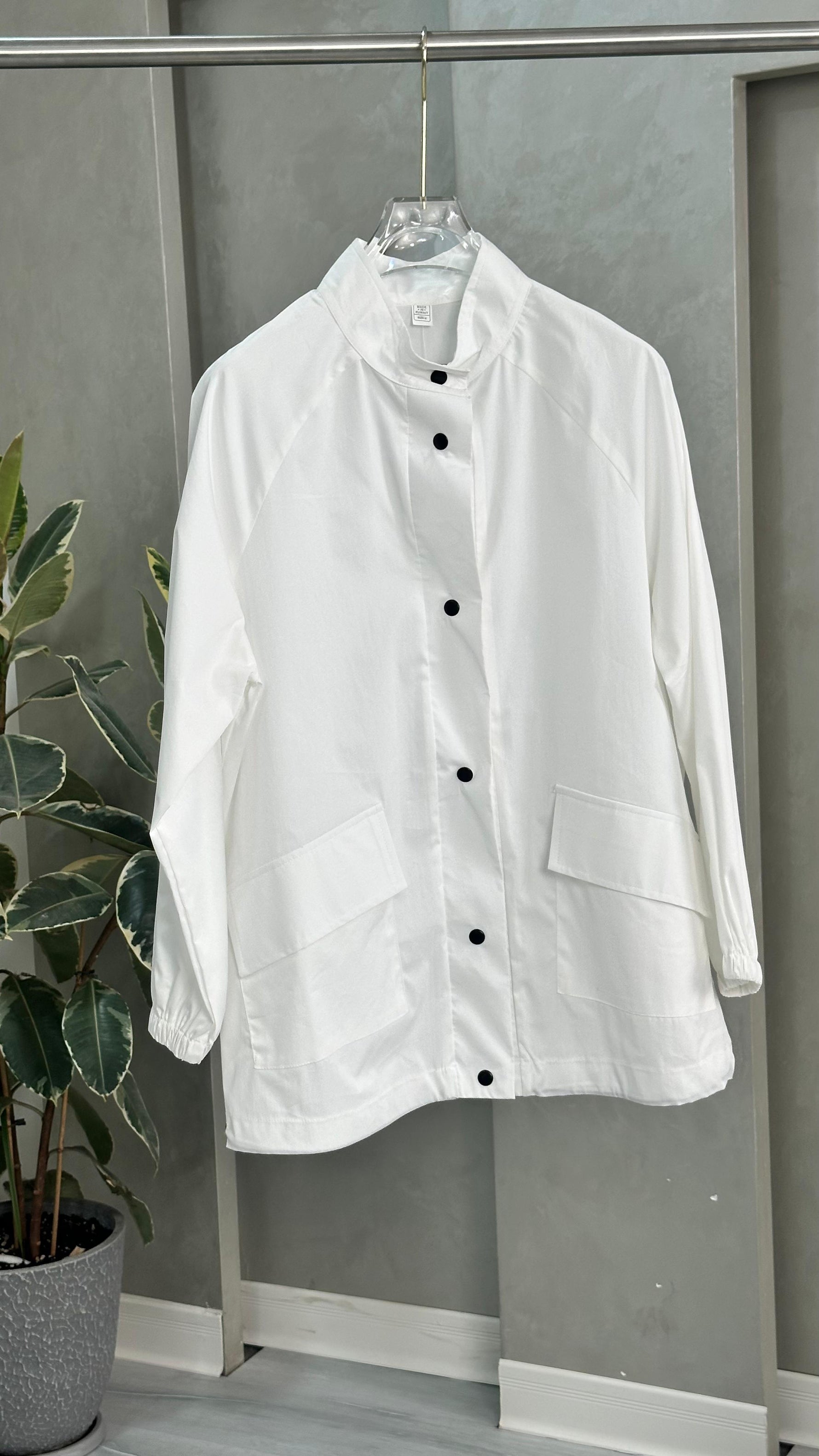 جاكيت نسائي مع جيب