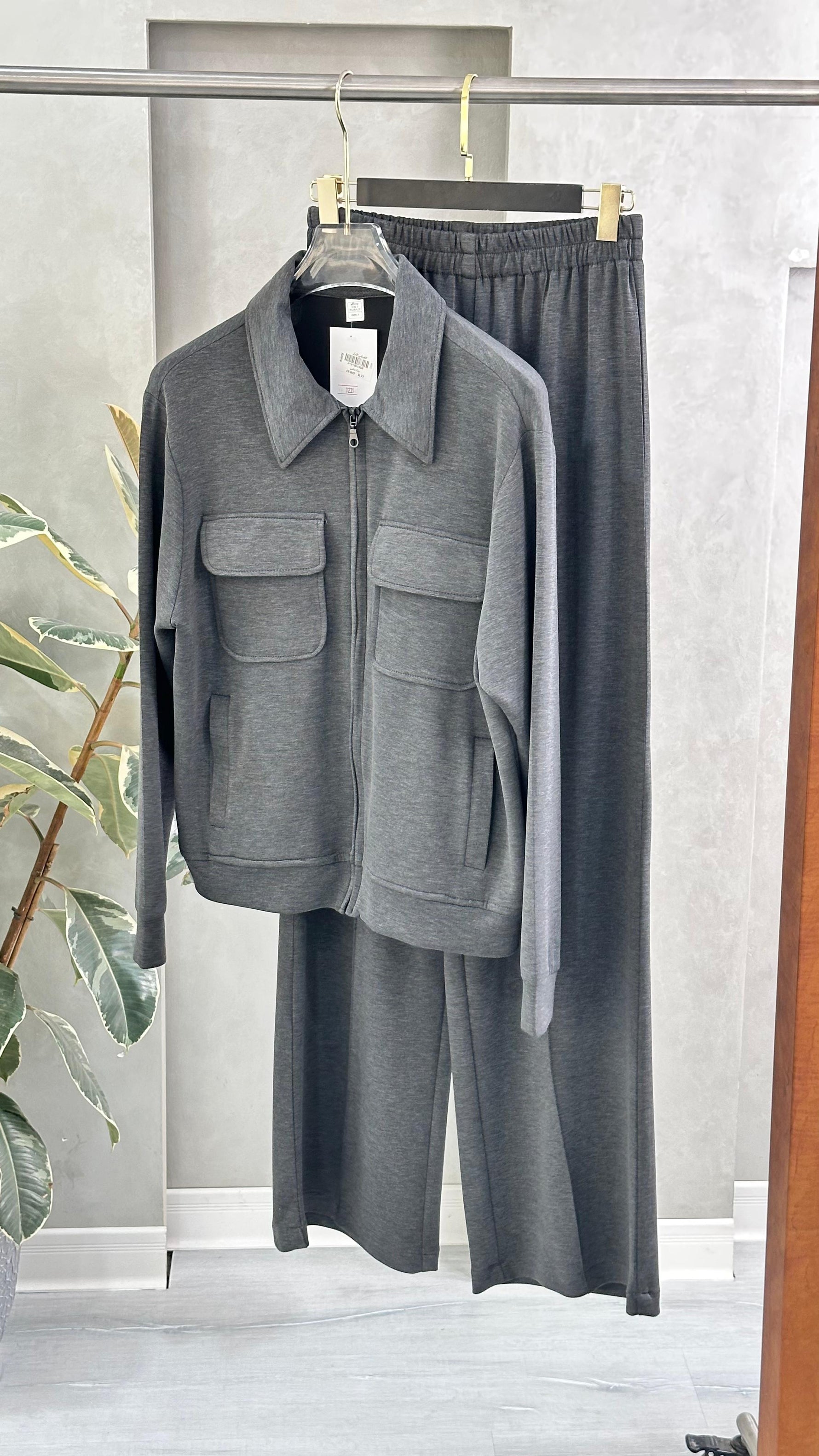 بدلة نسائي بجيوب