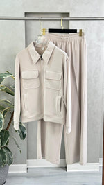 بدلة نسائي بجيوب